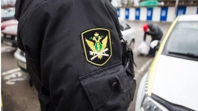 Экскаватор, фургон, самосвал: управляющая компания из Гурьевского района лишилась техники из-за долгов