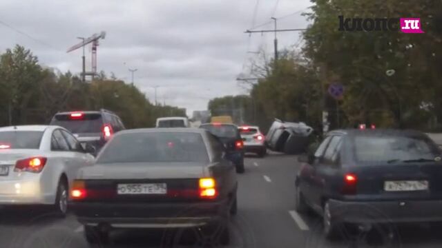 Появилось видео аварии на Московском проспекте, где опрокинулась 