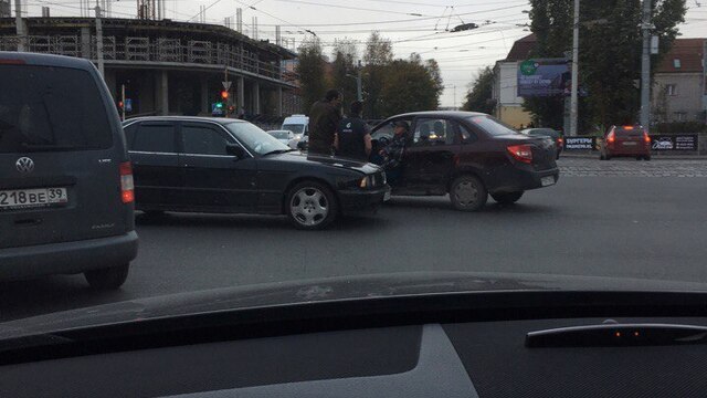 Из-за аварии БМВ и 