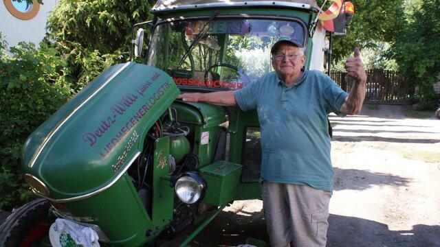 81-летний немец доехал до Петербурга на тракторе и раскритиковал дороги в Калининграде