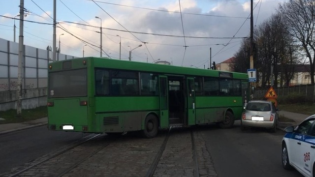 На ул. Дзержинского в ДТП с автобусом пострадала 34-летняя автомобилистка