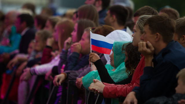 ВЦИОМ: каждый десятый россиянин хочет уехать жить за границу