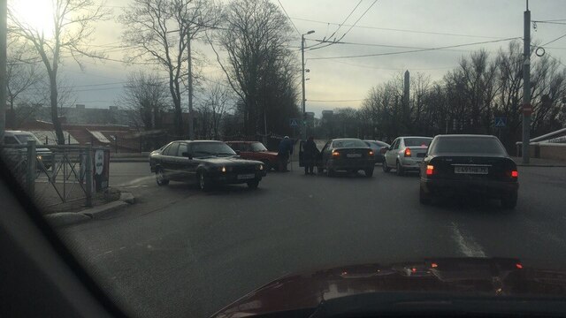На Гвардейском проспекте из-за аварии движение затруднено (фото)