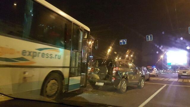 В Калининграде на остановке у ТЦ 