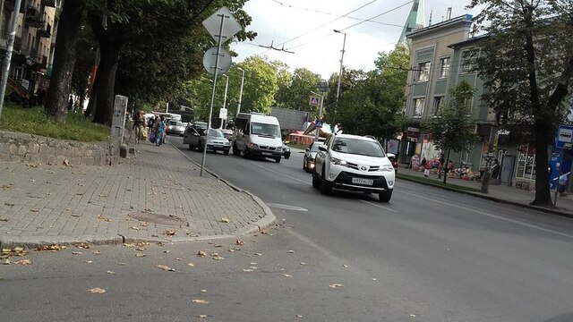 У Центрального парка маршрутка попала в ДТП, образовались пробки