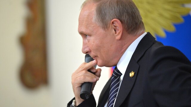 Нефтяник и сотрудники 
