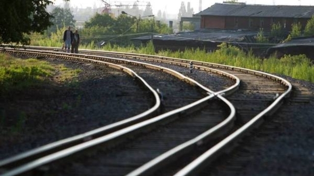 В Германии пьяный мужчина выжил после того, как его переехали две электрички
