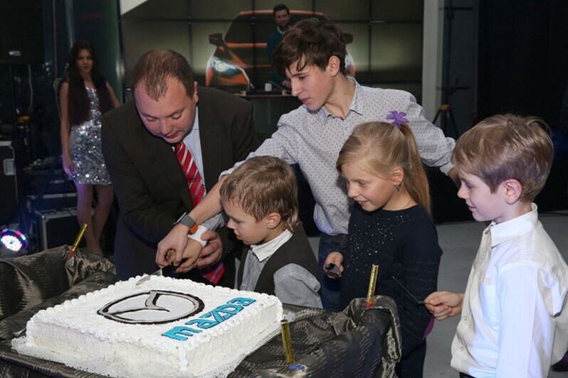 <div>
	<div>
		В Калининграде первый официальный дилерский центр Mazda открылся с премьерой мировой новинки Mazda3</div>
</div>
<div>
	&amp;nbsp;</div>
