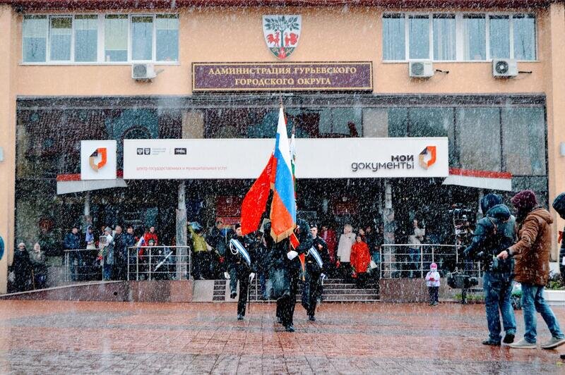 "Дедушка, это вам — за ваш за подвиг!": жители Гурьевска отпраздновали День Победы   - Новости Калининграда