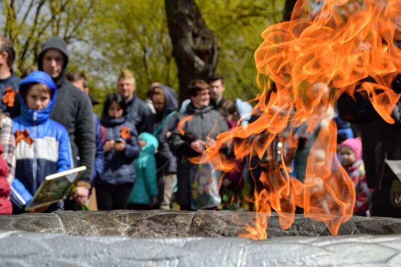 "Дедушка, это вам — за ваш за подвиг!": жители Гурьевска отпраздновали День Победы   - Новости Калининграда