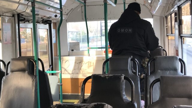 В Калининграде пассажиров троллейбуса эвакуировали из-за подозрительной сумки в салоне