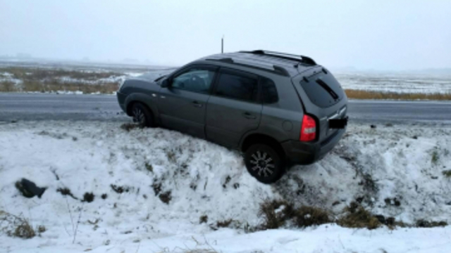 В Зеленоградском районе Hyundai съехал в кювет, пострадали два пассажира-пенсионера