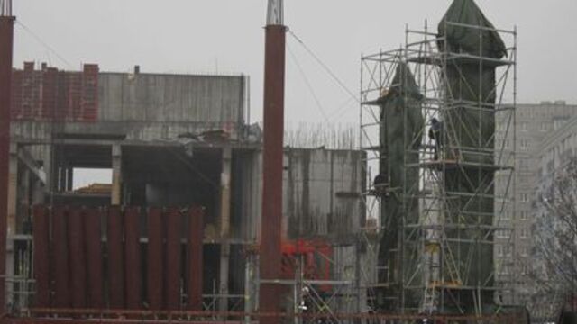 Стеклянный шар на бетонном каркасе: в Музее Мирового океана начали строить каркас корпуса 