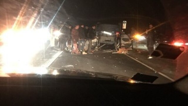 На Окружной автомобиль врезался в ограждение и перевернулся 