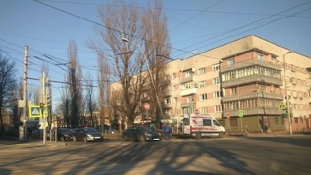 В Калининграде водителю легковушки стало плохо во время движения 