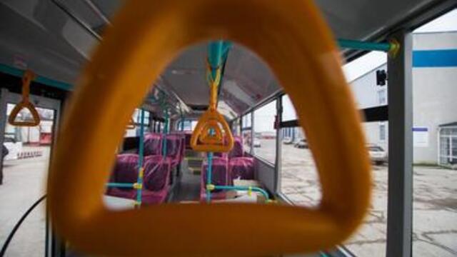 В Калининграде пассажирка автобуса получила травмы из-за резкого торможения