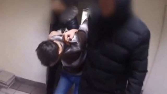 Обвиняемый в краже калининградец прятался от полиции под диваном
