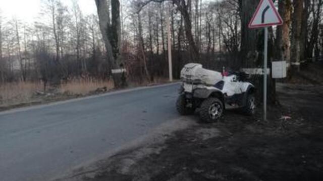 В Зеленоградском районе квадроциклист врезался в дерево