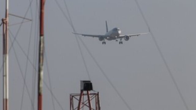 В Домодедово экстренно приземлился самолёт, выброшен аварийный трап (обновлено)