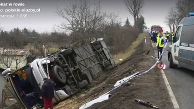 В Польше перевернулся туристический автобус с россиянами, пострадали 11 человек (видео)