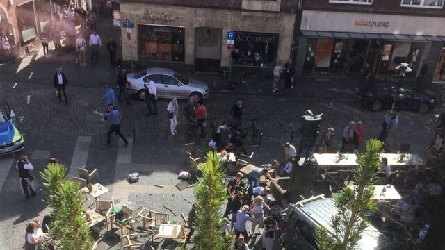 Грузовик въехал в толпу в Германии: есть пострадавшие