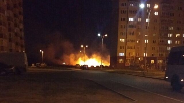 Очевидцы: пал травы подошёл к жилым домам на Левитана в Калининграде