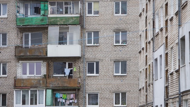 Упавшая с балкона седьмого этажа калининградка не получила ни одного перелома