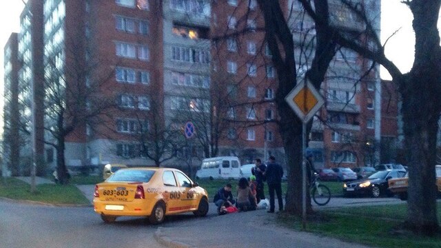 Очевидец: в Калининграде на Куйбышева автомобиль сбил девочку на роликах (фото)