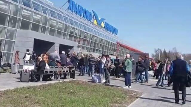 В Храброво сработала пожарная сигнализация, сотрудников и пассажиров эвакуируют