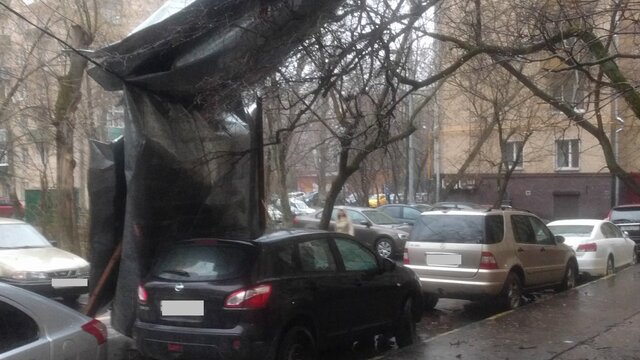 В Москве из-за урагана погиб ребёнок, ещё 17 человек пострадали