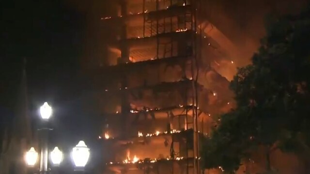 В центре Сан-Паулу обрушилась горящая многоэтажка (видео)