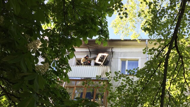 Один человек пострадал в результате пожара на улице Черняховского (фото, видео)