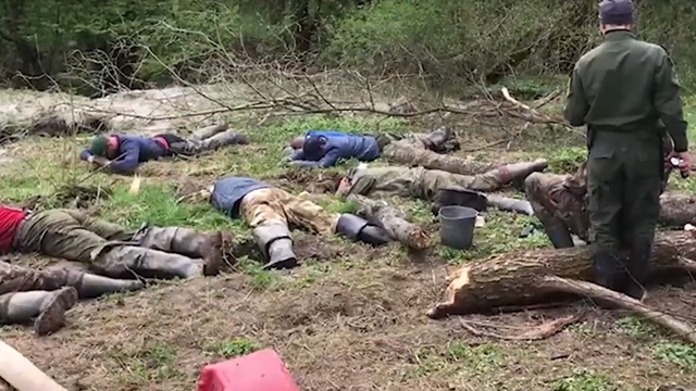Под Зеленоградском задержали семерых человек, которые добывали янтарь с помощью пожарных рукавов (видео)