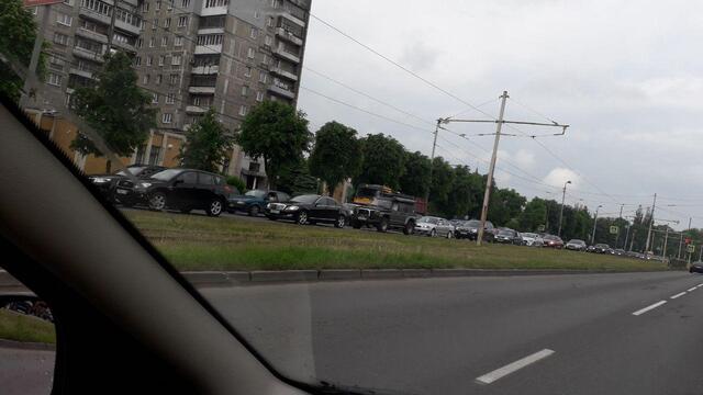 На Московском проспекте из-за тройного ДТП образовалась пробка