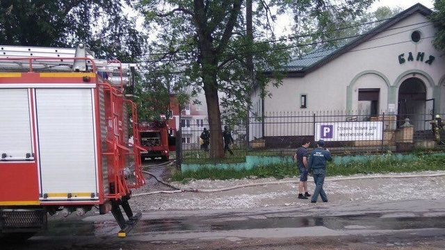 Из-за пожара эвакуировали посетителей бани №2 в Калининграде (фото)
