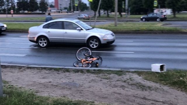 На Московском проспекте машина сбила 12-летнего велосипедиста (фото)