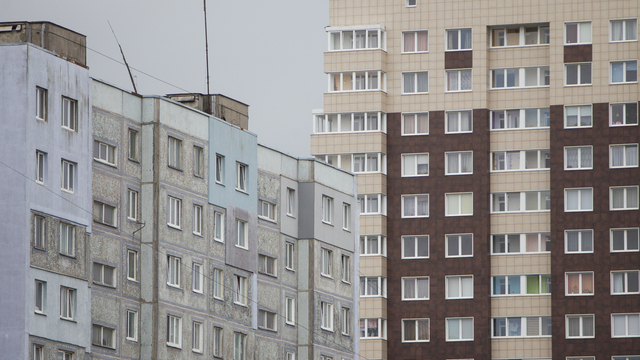 В Калининграде женщине с ребенком пришлось выбираться из лифта, застрявшего между этажами