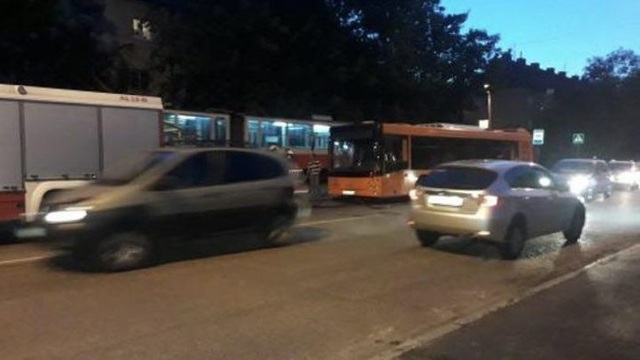 Очевидцы: в Калининграде у автобуса 