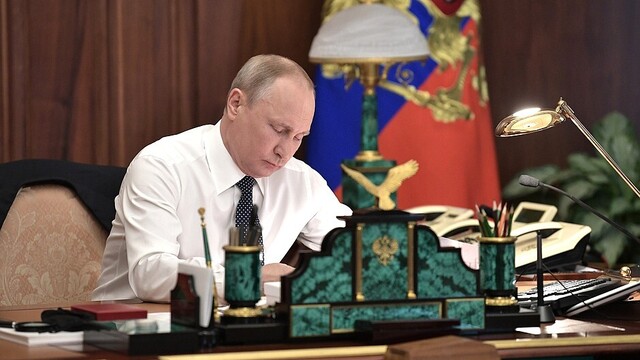 Владимир Путин подписал закон о контрсанкциях 