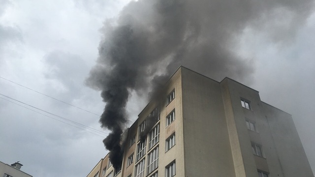 Во время пожара в жилом доме на ул. Галактической эвакуировали 60 человек