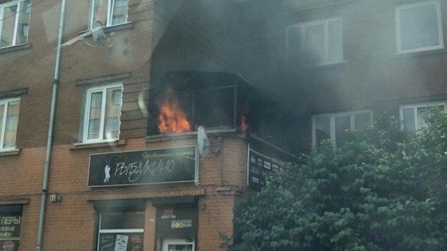 На ул. Горького горит жилой дом (видео)