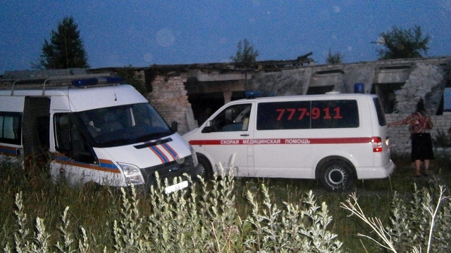 В Гурьевском районе спасатели сняли с крыши свинарника мальчика с раненой ногой (фото) 