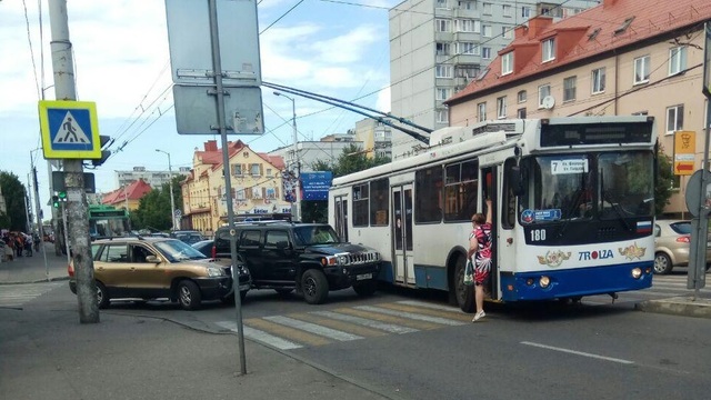 На ул. Горького из-за ДТП заблокировано движение в сторону центра