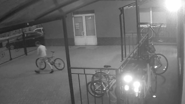 Два калининградца украли четыре велосипеда за одну ночь (видео)