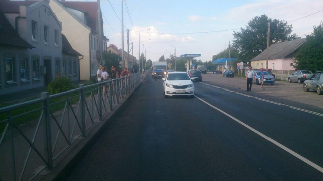 Под Славском автомобиль сбил десятилетнюю велосипедистку