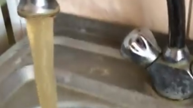Следственный комитет проводит проверку по сообщениям СМИ о ржавой воде в Янтарном