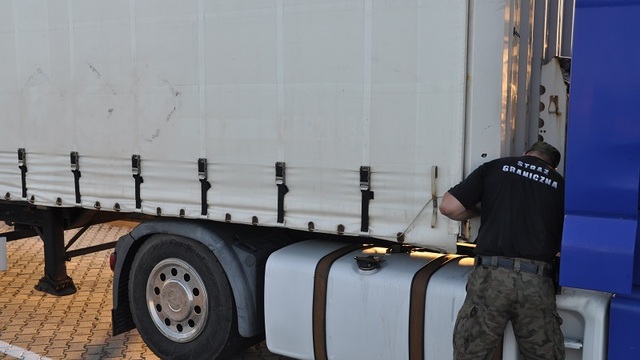 В Гжехотках задержали калининградский грузовик с полуприцепом, украденным в Финляндии