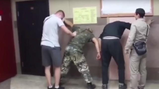Появилось видео задержания похитителей 18-летнего калининградца 