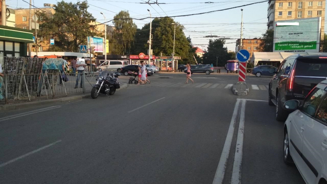 На ул. Черняховского мотоциклист сбил пешехода