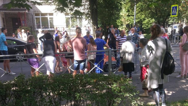 В Калининграде на пешеходном переходе возле детского сада сбили женщину с ребёнком (фото)